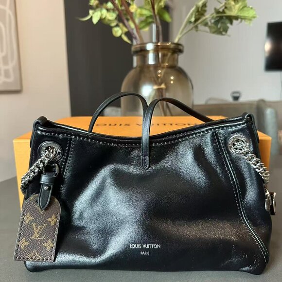 Louis Vuitton Handbags - Louis Vuitton vibe carryall BB